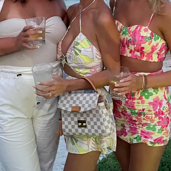 Two piece set - Picture 2 of 2